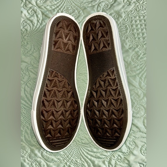 *NWOT Gypsy Jazz Buffalo Plaid Slip On Sneakers - Picture 5 of 7